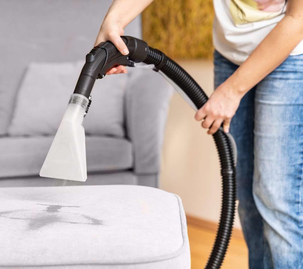 Aspiradora Lava Alfombras 5 en 1 SprayVac20 Scheppach - 1600W, 20L - Vista uso